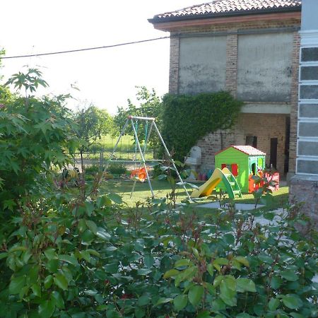 L'Albero Della Gioia Bed and Breakfast Villanova sull'Arda Exterior foto