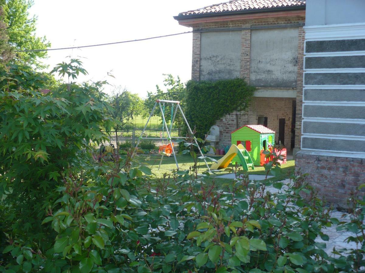 L'Albero Della Gioia Bed and Breakfast Villanova sull'Arda Exterior foto