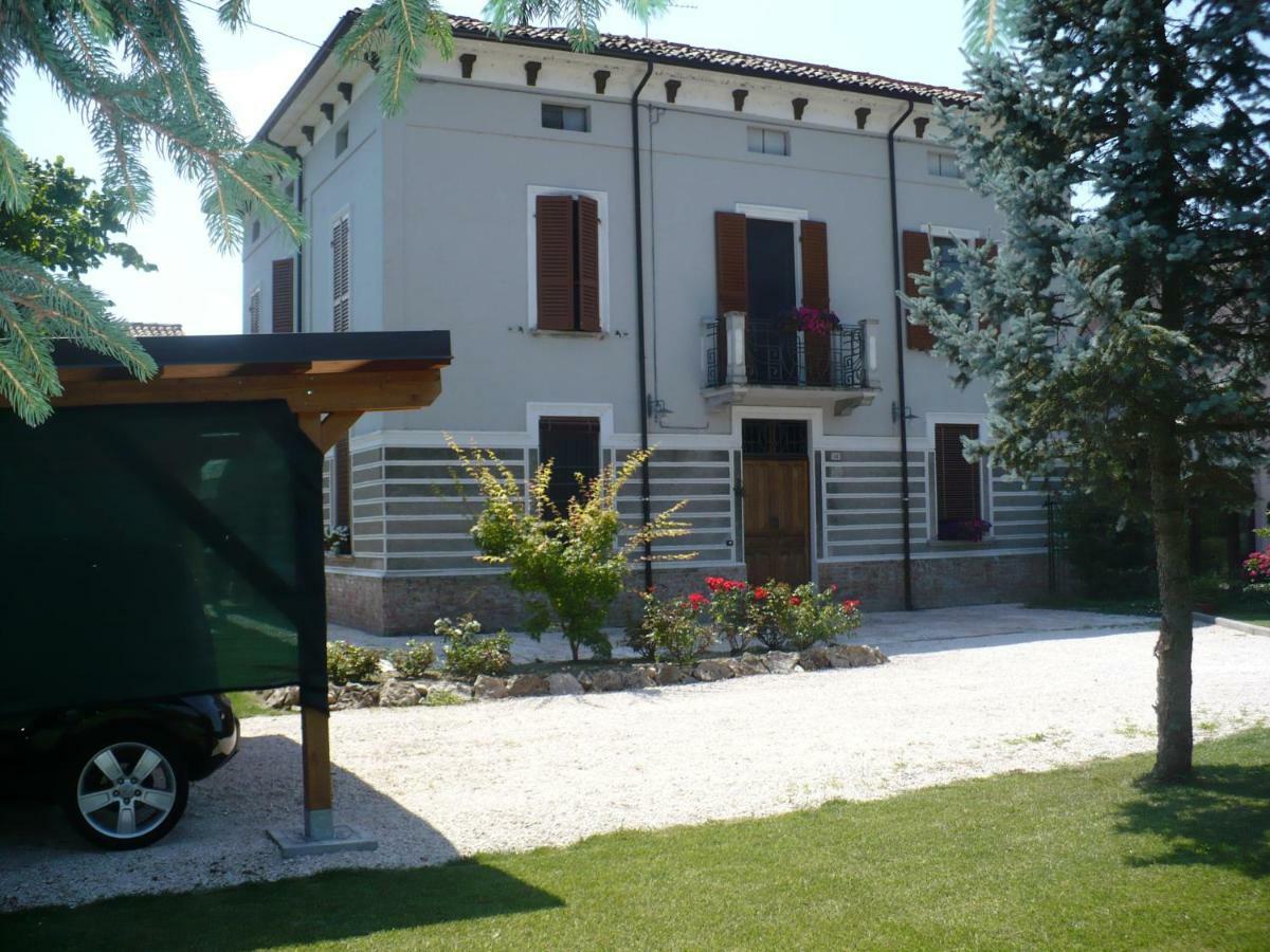 L'Albero Della Gioia Bed and Breakfast Villanova sull'Arda Exterior foto